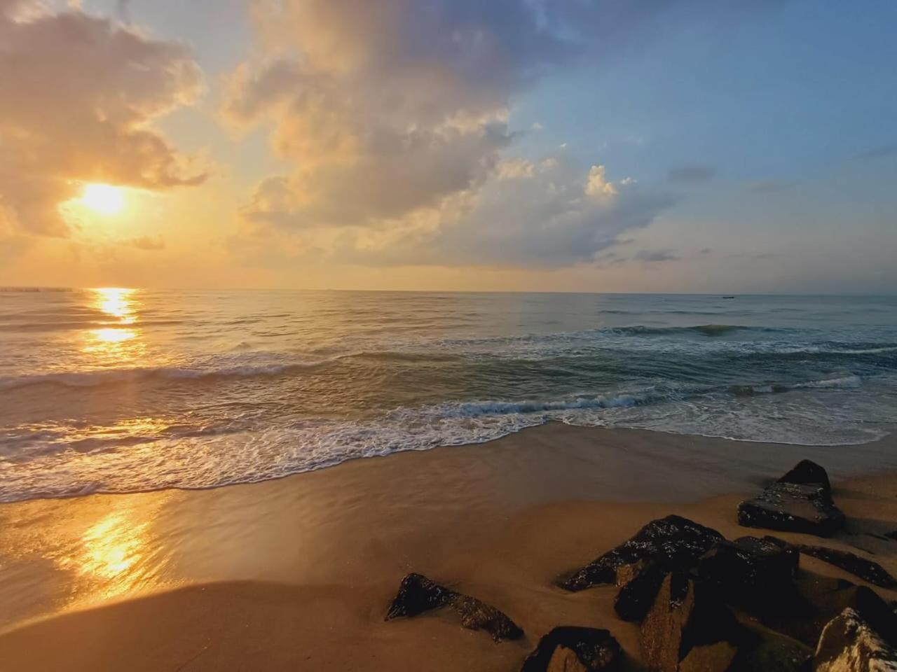Dream Promenade Beach View Пудучеррі Екстер'єр фото